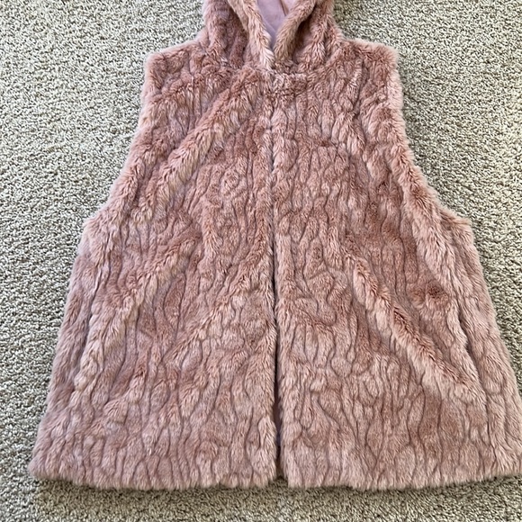 Express Pink Faux Fur Hooded Vest Pockets Hook & Eye Closure Warm Cozy M/L Boho - Picture 2 of 15